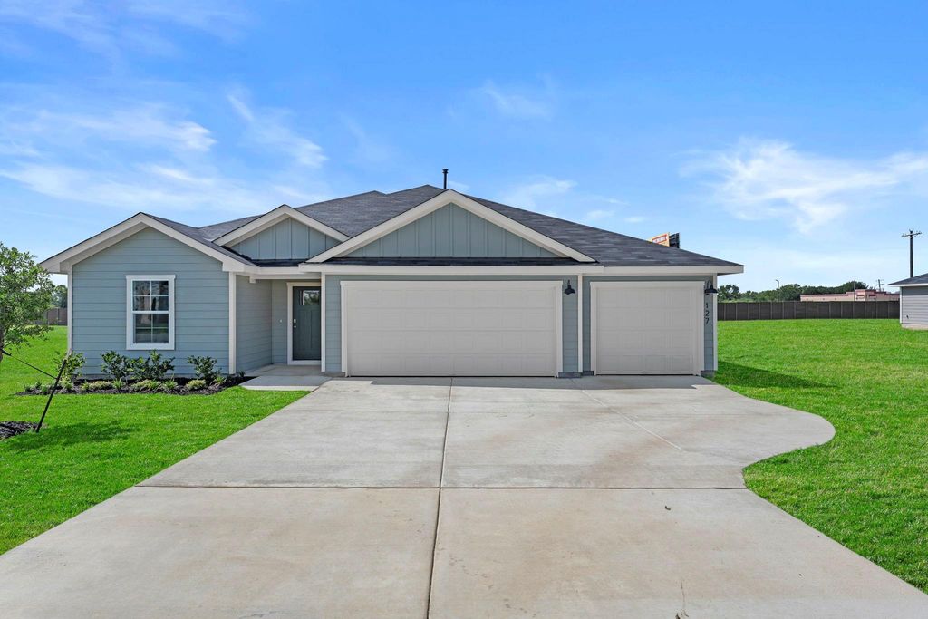127 Union Pacific DR, Cedar Creek, TX 78612