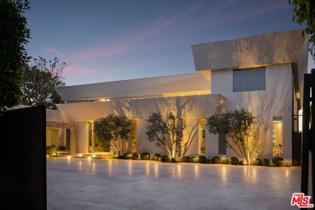 1557 Tower Grove Drive, Beverly Hills, CA 90210