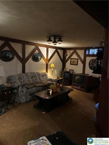 195 Bangor Junction Road, Washington Twp, PA 18013