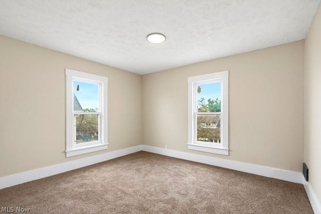 2121 10th Street SW, Akron, OH 44314