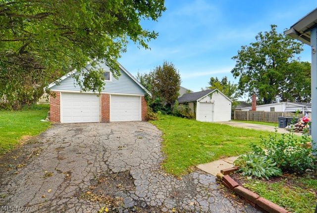 2121 10th Street SW, Akron, OH 44314