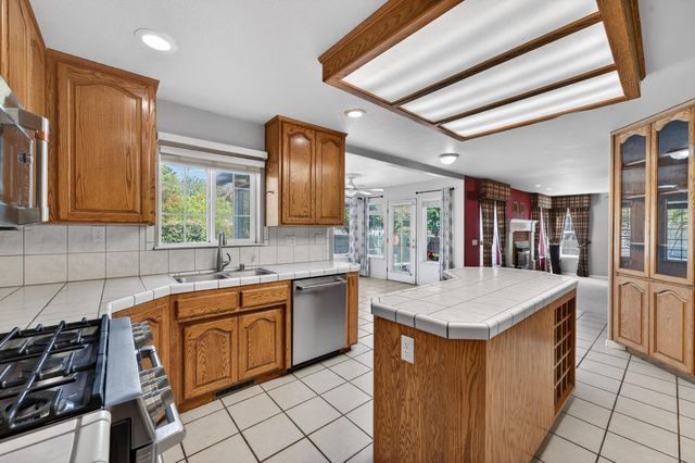 2464 Davis Rd, Williams, CA 95987