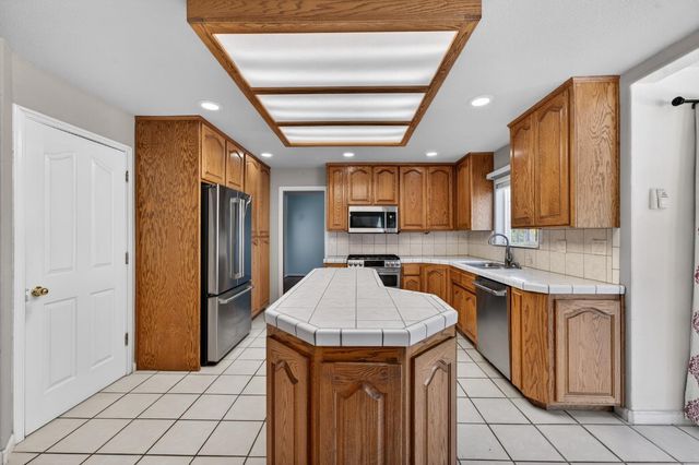 2464 Davis Rd, Williams, CA 95987