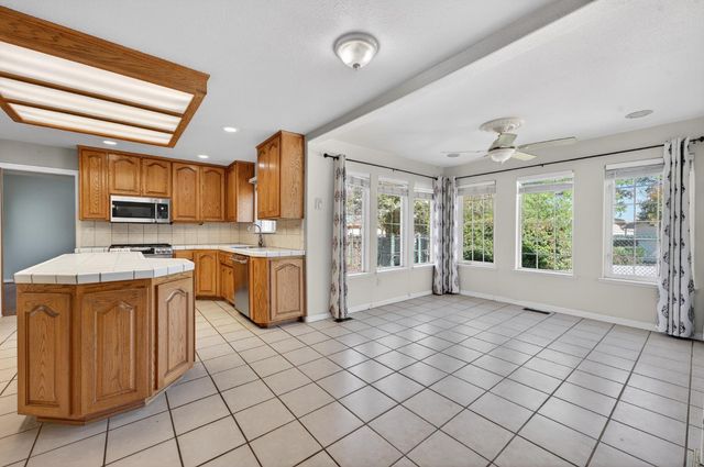 2464 Davis Rd, Williams, CA 95987