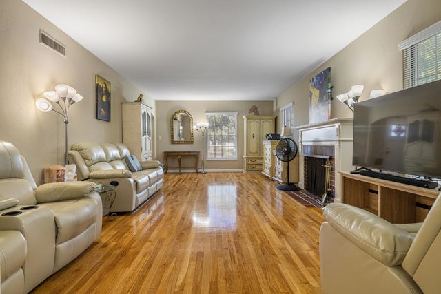 2716 Bonnie Ln, Stockton, CA 95204