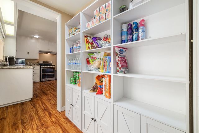 2716 Bonnie Ln, Stockton, CA 95204