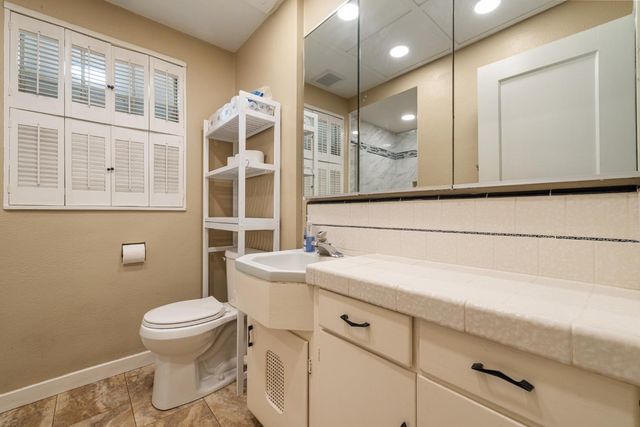2716 Bonnie Ln, Stockton, CA 95204