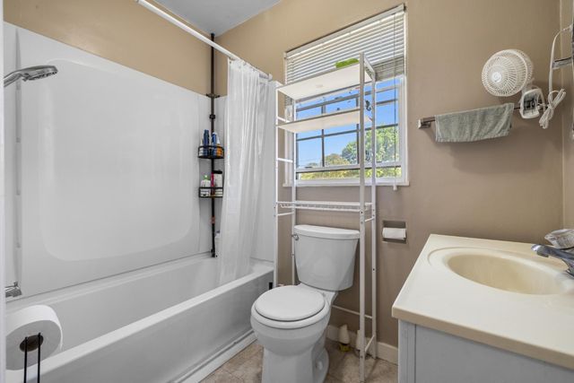 2716 Bonnie Ln, Stockton, CA 95204