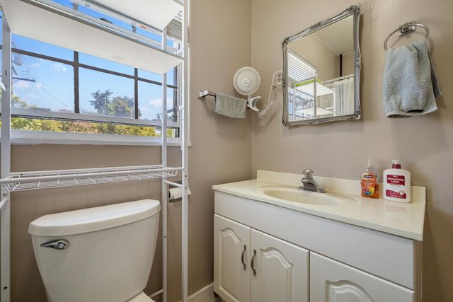 2716 Bonnie Ln, Stockton, CA 95204