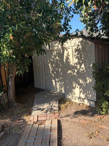2716 Bonnie Ln, Stockton, CA 95204