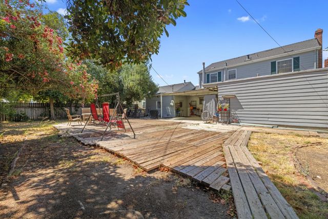 2716 Bonnie Ln, Stockton, CA 95204