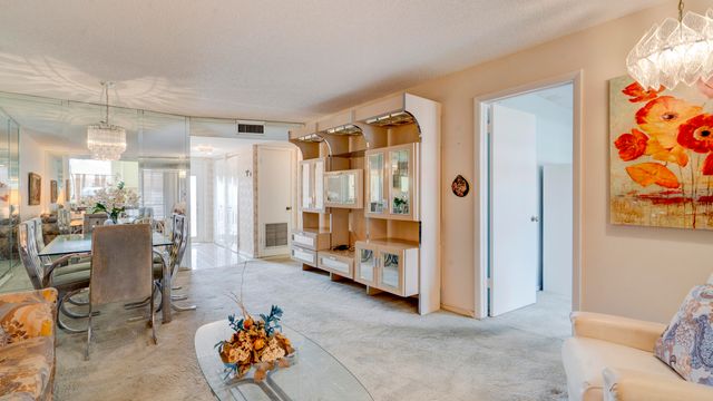 9400 Sunrise Lakes Boulevard 303, Sunrise, FL 33322