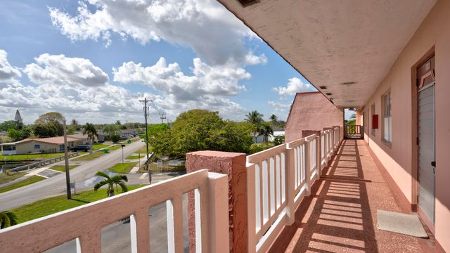 9400 Sunrise Lakes Boulevard 303, Sunrise, FL 33322