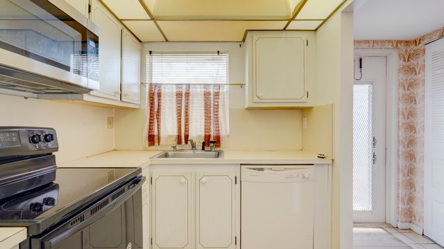 9400 Sunrise Lakes Boulevard 303, Sunrise, FL 33322