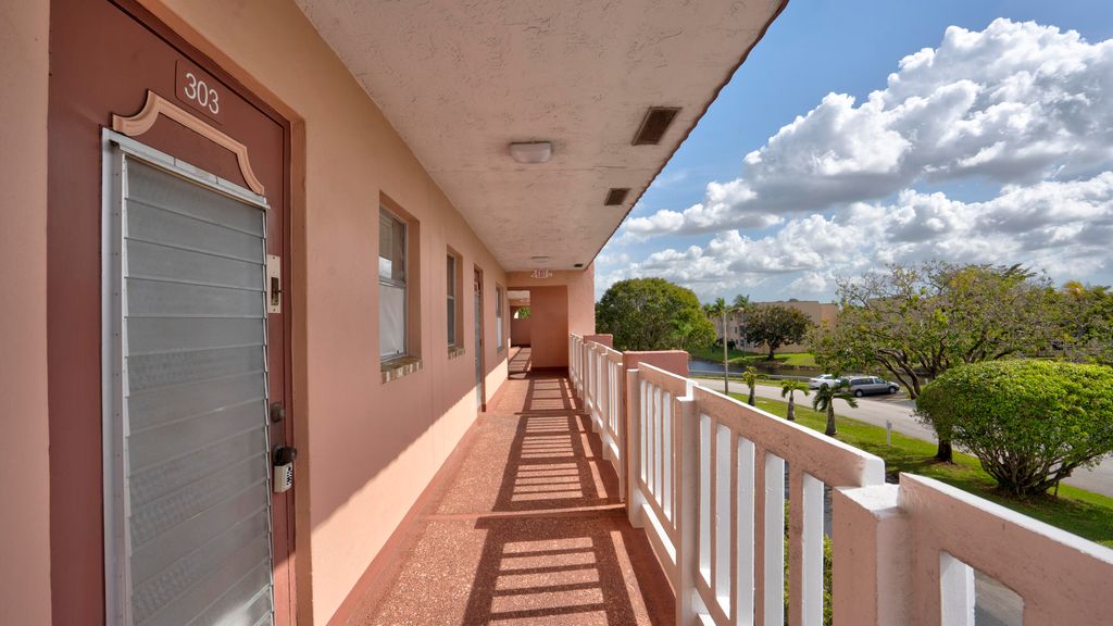 9400 Sunrise Lakes Boulevard 303, Sunrise, FL 33322