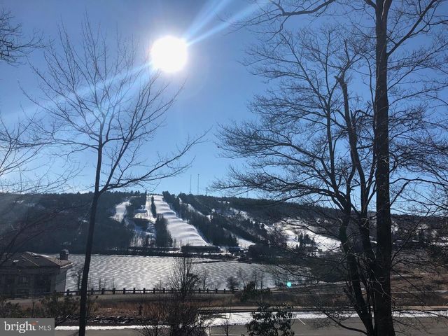 64 LONGVIEW DR, Lake Harmony, PA 18624