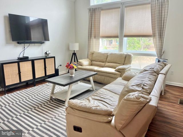 64 LONGVIEW DR, Lake Harmony, PA 18624