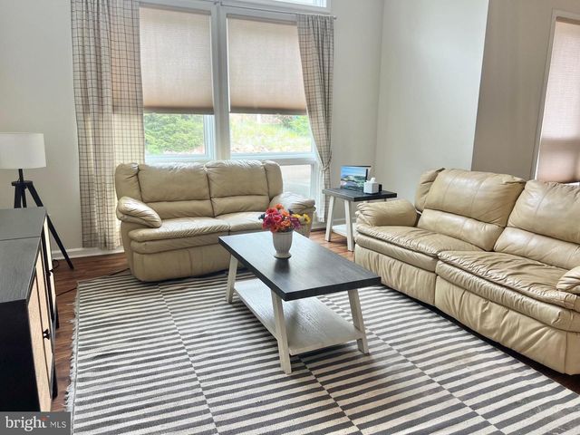 64 LONGVIEW DR, Lake Harmony, PA 18624