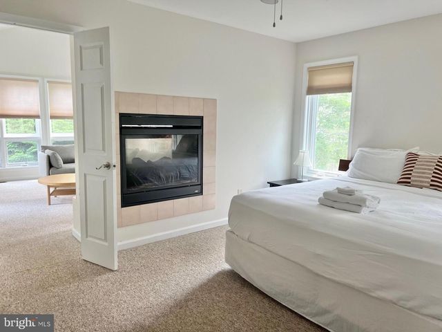 64 LONGVIEW DR, Lake Harmony, PA 18624