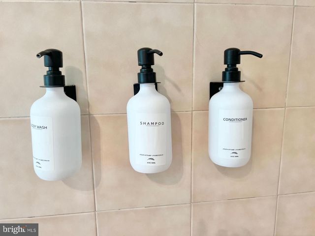 64 LONGVIEW DR, Lake Harmony, PA 18624