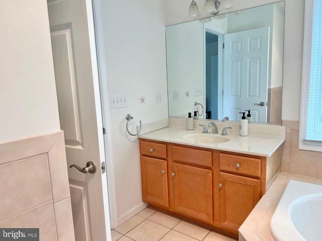 64 LONGVIEW DR, Lake Harmony, PA 18624