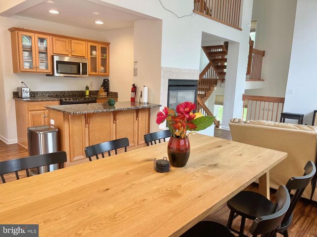 64 LONGVIEW DR, Lake Harmony, PA 18624