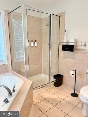 64 LONGVIEW DR, Lake Harmony, PA 18624