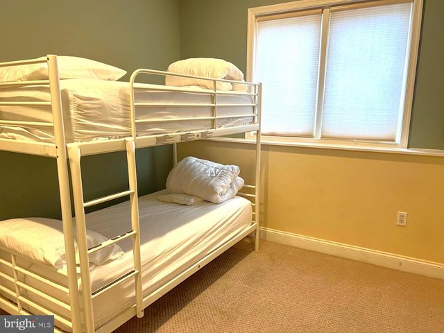 64 LONGVIEW DR, Lake Harmony, PA 18624