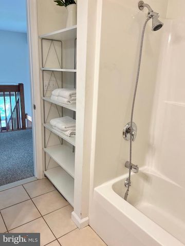 64 LONGVIEW DR, Lake Harmony, PA 18624