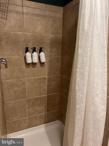 64 LONGVIEW DR, Lake Harmony, PA 18624