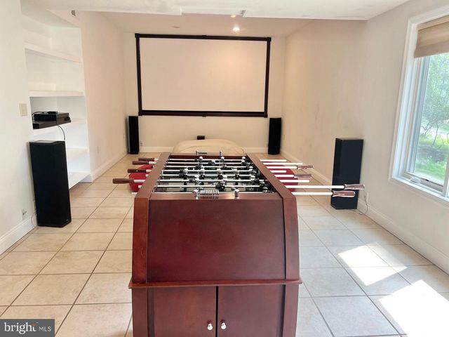 64 LONGVIEW DR, Lake Harmony, PA 18624