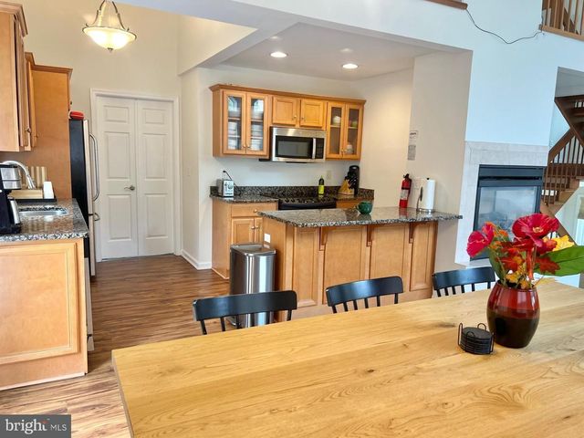 64 LONGVIEW DR, Lake Harmony, PA 18624