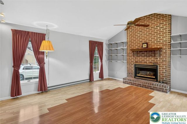 5524 Willow Way, Upper Macungie Twp, PA 18069