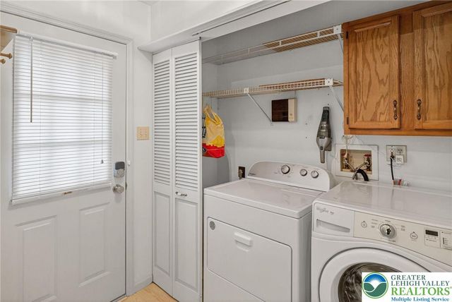 5524 Willow Way, Upper Macungie Twp, PA 18069