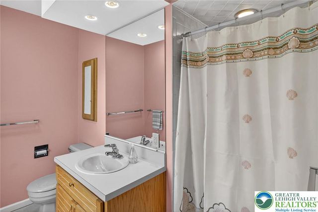 5524 Willow Way, Upper Macungie Twp, PA 18069