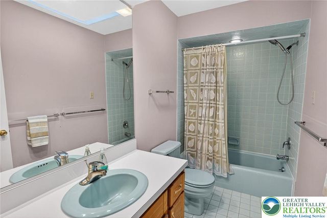 5524 Willow Way, Upper Macungie Twp, PA 18069