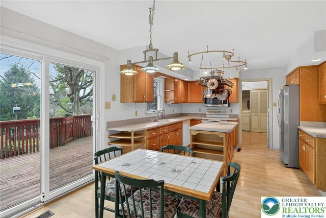 5524 Willow Way, Upper Macungie Twp, PA 18069