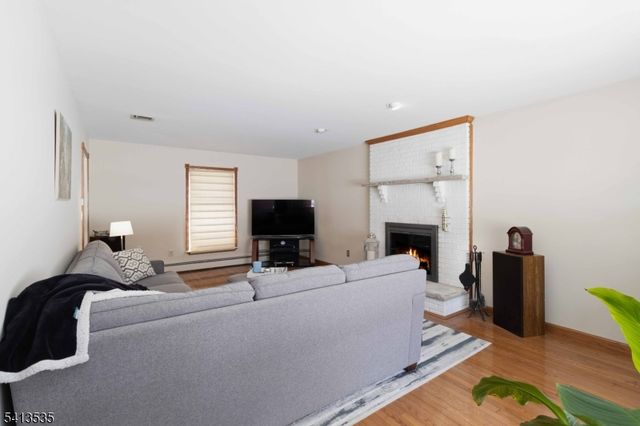 6 Pleasant Hill Rd, Roxbury Twp., NJ 07876