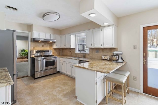 6 Pleasant Hill Rd, Roxbury Twp., NJ 07876