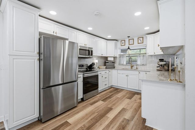 2427 COUNTRY OAKS Lane, Palm Beach Gardens, FL 33410