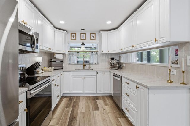 2427 COUNTRY OAKS Lane, Palm Beach Gardens, FL 33410