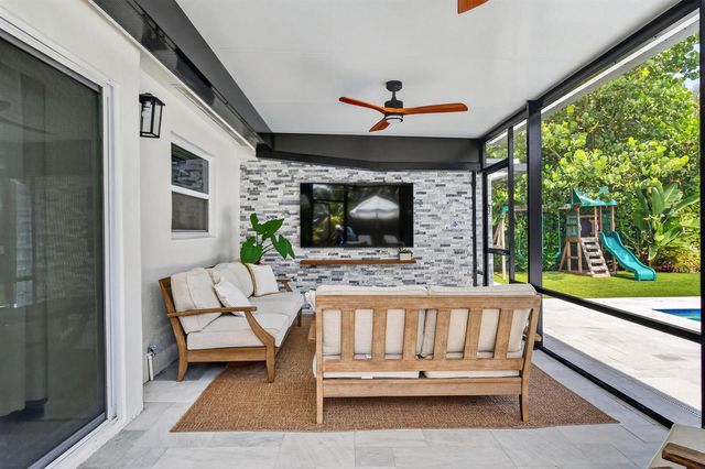 2427 COUNTRY OAKS Lane, Palm Beach Gardens, FL 33410