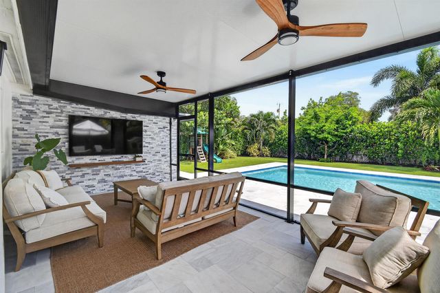 2427 COUNTRY OAKS Lane, Palm Beach Gardens, FL 33410