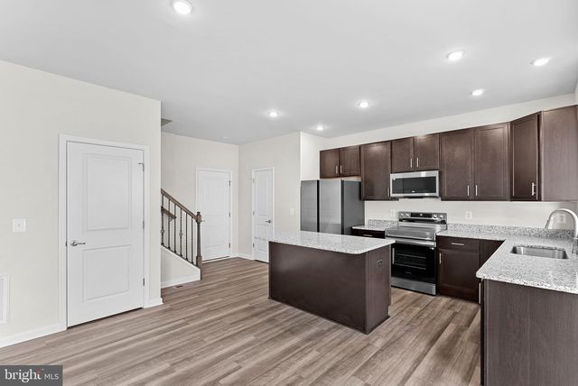 80 FREEMAN ST, Ranson, WV 25438