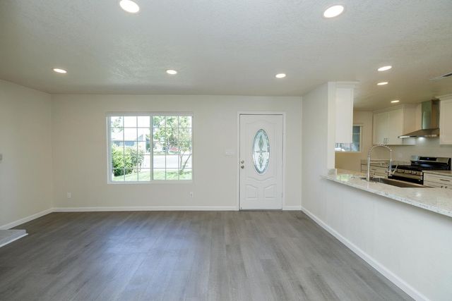 1708 Sandalwood Dr, Stockton, CA 95210
