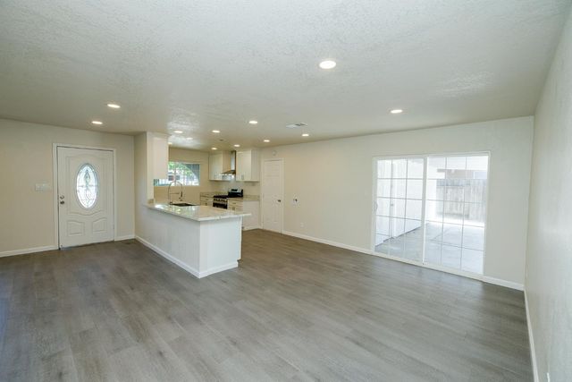 1708 Sandalwood Dr, Stockton, CA 95210