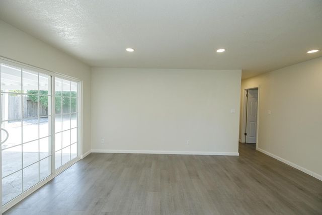 1708 Sandalwood Dr, Stockton, CA 95210