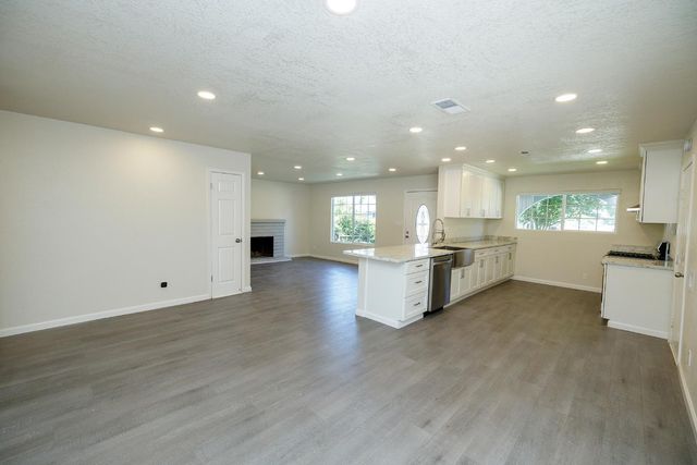 1708 Sandalwood Dr, Stockton, CA 95210