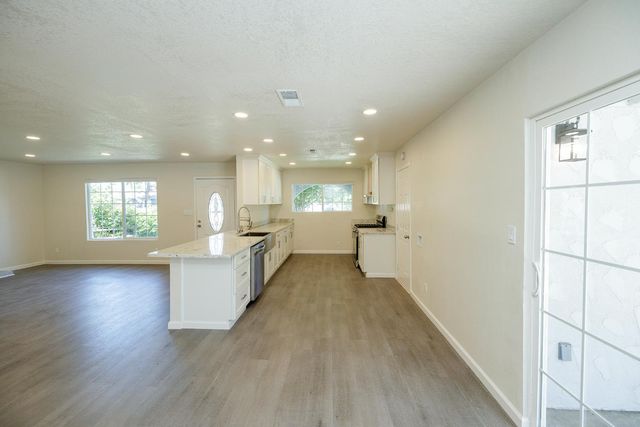 1708 Sandalwood Dr, Stockton, CA 95210