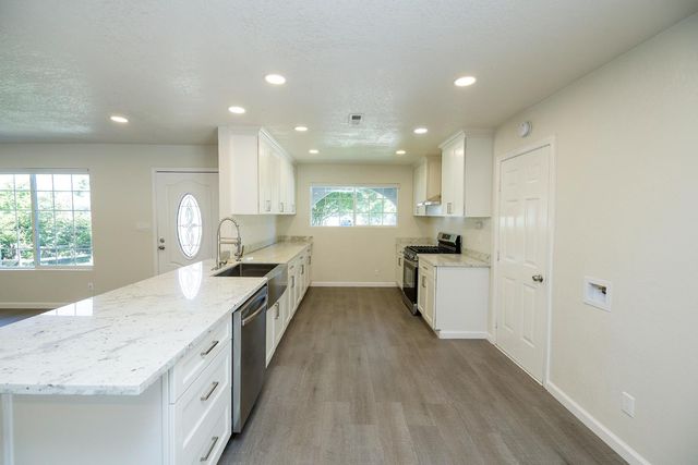 1708 Sandalwood Dr, Stockton, CA 95210